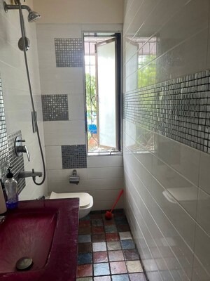 Bathroom in 3.5 BHK Apartment at Harbour Heights, Colaba – for Rent