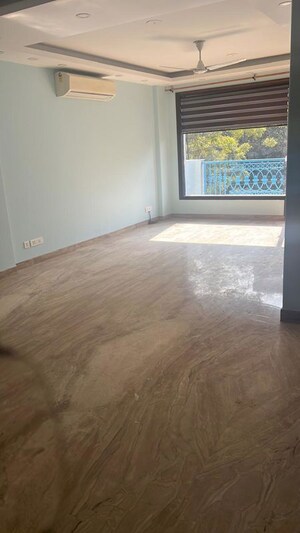 Room in 3 BHK Builder Floor at Greater Kailash ii – for Rent