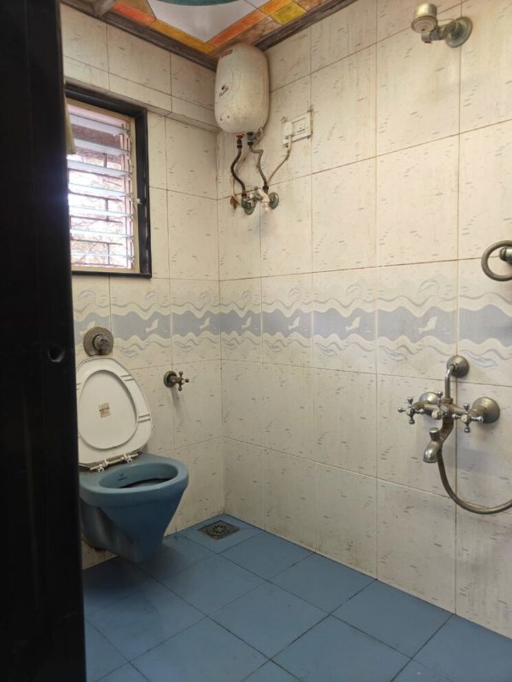 Bathroom, kalpataru-classic 3 Bedroom 950 Sq.Ft. Apartment In Malad West Mumbai 9840889