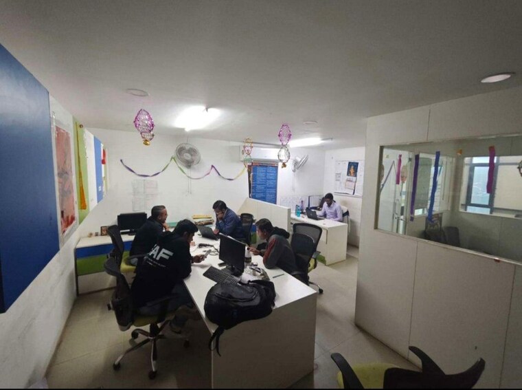Team Area, rajputpara Commercial Office Space 450 Sq.Ft. In Rajputpara Rajkot 9829307