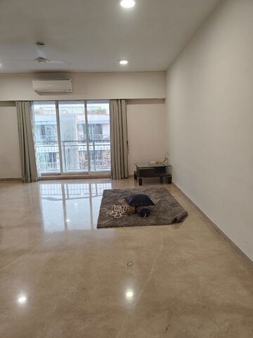 Room in 3 BHK Apartment at Dheeraj Insignia, Bandra East – for Rent