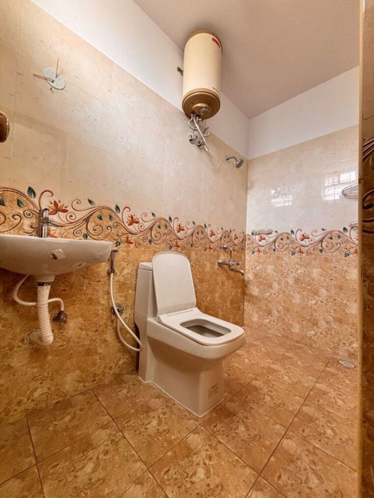 Bathroom, indiranagar 1 Bedroom 550 Sq.Ft. Apartment In Indiranagar Bangalore 9840953