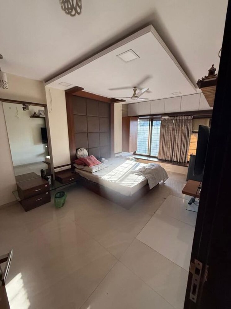  Parking, blue-sea 2 Bedroom 950 Sq.Ft. Apartment In Juhu Mumbai 9840977