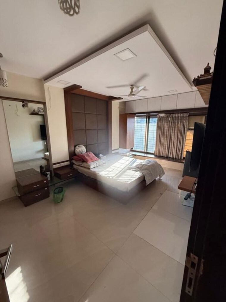  Parking, blue-sea 2 Bedroom 950 Sq.Ft. Apartment In Juhu Mumbai 9840977
