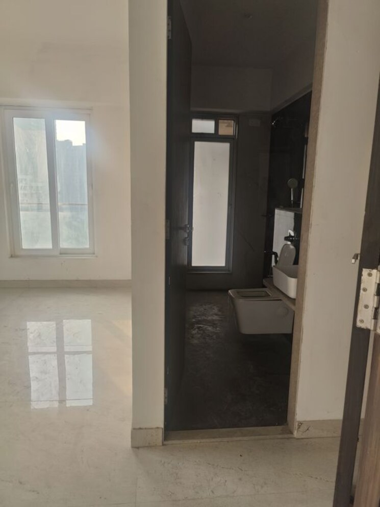 Attached Bathroom, nd-palai-towers 2.5 Bedroom 918 Sq.Ft. Apartment In Goregaon West Mumbai 9841048