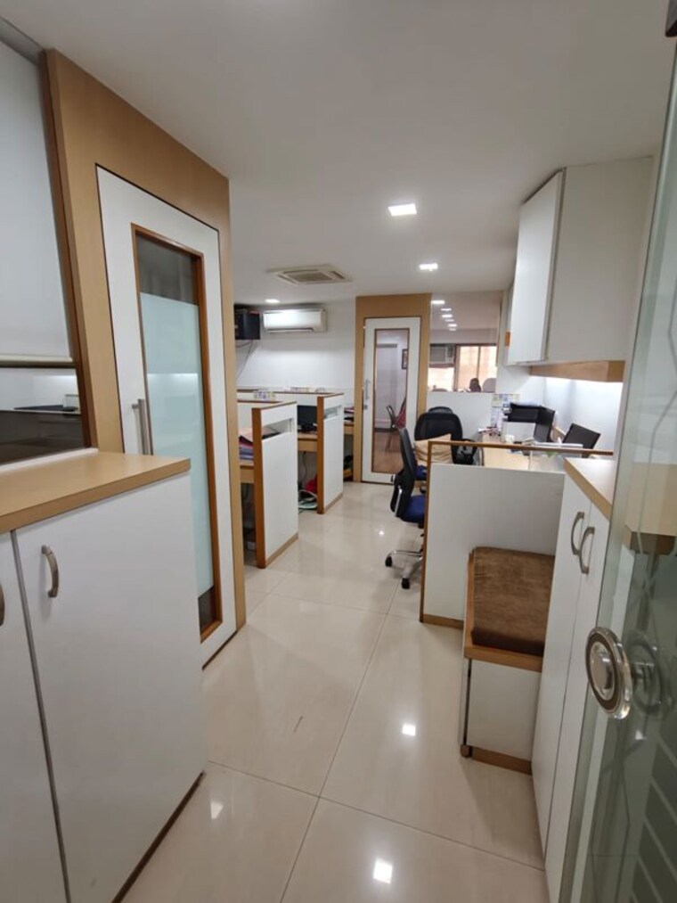 Team Area, nariman point Commercial Office Space 528 Sq.Ft. In Nariman Point Mumbai 9841063