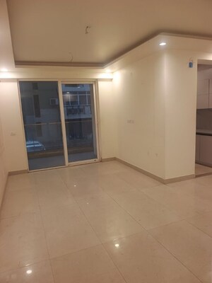 Room in 3 BHK Apartment at Nimbus The Express Park View II, Chi V Greater Noida – for Sale