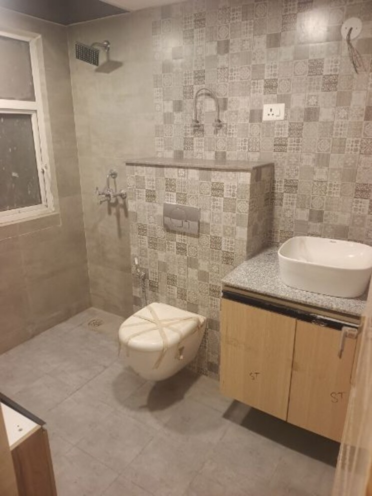 Master Bedroom, nimbus-the-express-park-view-ii 3 Bedroom 1632 Sq.Ft. Apartment In Chi V Greater Noida Greater Noida 9840771