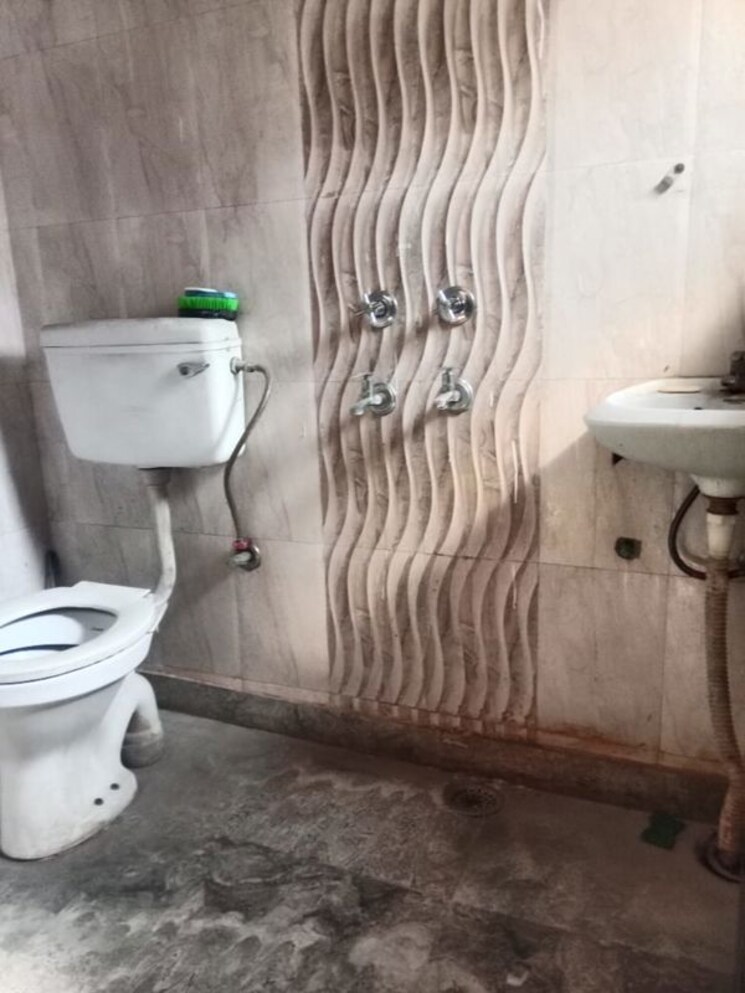 Bathroom, neb sarai 1 RK 300 Sq.Ft. Builder Floor In Neb Sarai Delhi 9841134