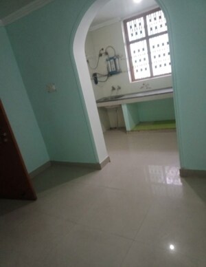 Room in 1 BHK Villa at Aliganj – for Rent