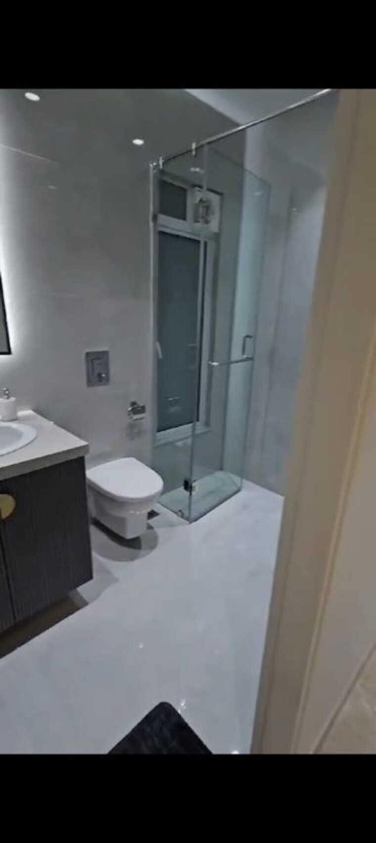 Bathroom, kalpataru-azuro 4 Bedroom 2762 Sq.Ft. Apartment In Nepean Sea Road Mumbai 9841419