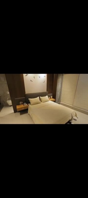 Team Area in 4 BHK Apartment at Kalpataru Azuro, Nepean Sea Road – for Sale