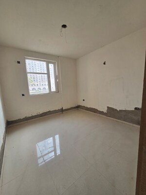 Room in 2.5 BHK Apartment at Omaxe Hazratganj, Gomti Nagar – for Sale