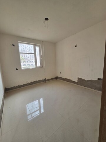 Room in 2.5 BHK Apartment at Omaxe Hazratganj, Gomti Nagar – for Sale