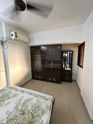 Room in 1 BHK Apartment at Juhu – for Rent