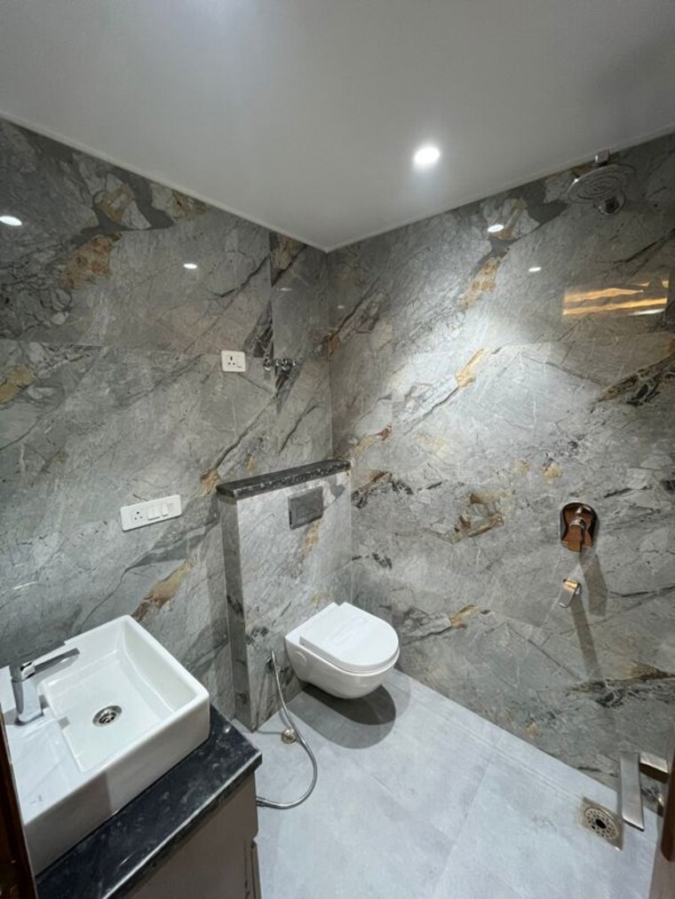 Bathroom, gwal pahari 3 Bedroom 150 Sq.Ft. Builder Floor In Gwal Pahari Gurgaon 9841368