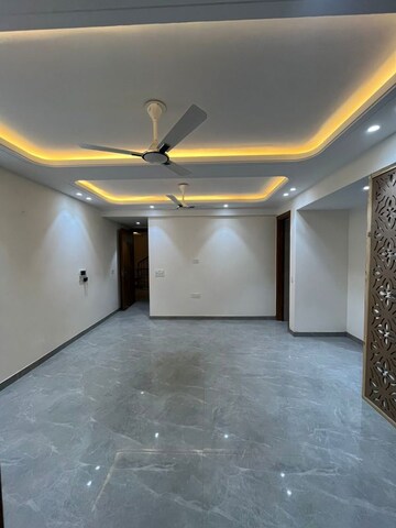 Room in 3 BHK Builder Floor at Gwal Pahari – for Rent