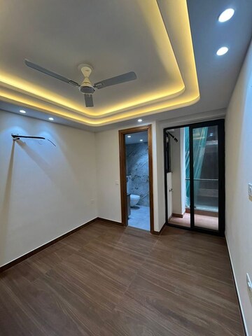 Room in 3 BHK Builder Floor at Gwal Pahari – for Rent