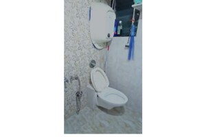 Bathroom in 2.5 BHK Apartment at Platinum Royal Heights, Kamothe – for Sale