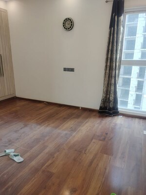 Room in 2 BHK Builder Floor at Amrapali Zodiac, Sector 120 – for Rent