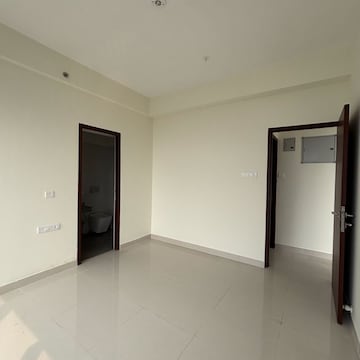 Room in 2 BHK Apartment at Dynamix Divum, Riddhi Gardens – for Rent