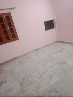 Room in 2 BHK Independent House at Aliganj – for Rent