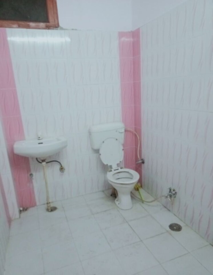 Bathroom, aliganj 2 Bedroom 1750 Sq.Ft. Independent House In Aliganj Lucknow 9841574