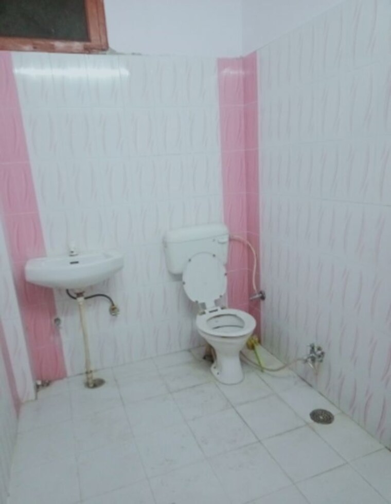 Bathroom, aliganj 2 Bedroom 1750 Sq.Ft. Independent House In Aliganj Lucknow 9841574