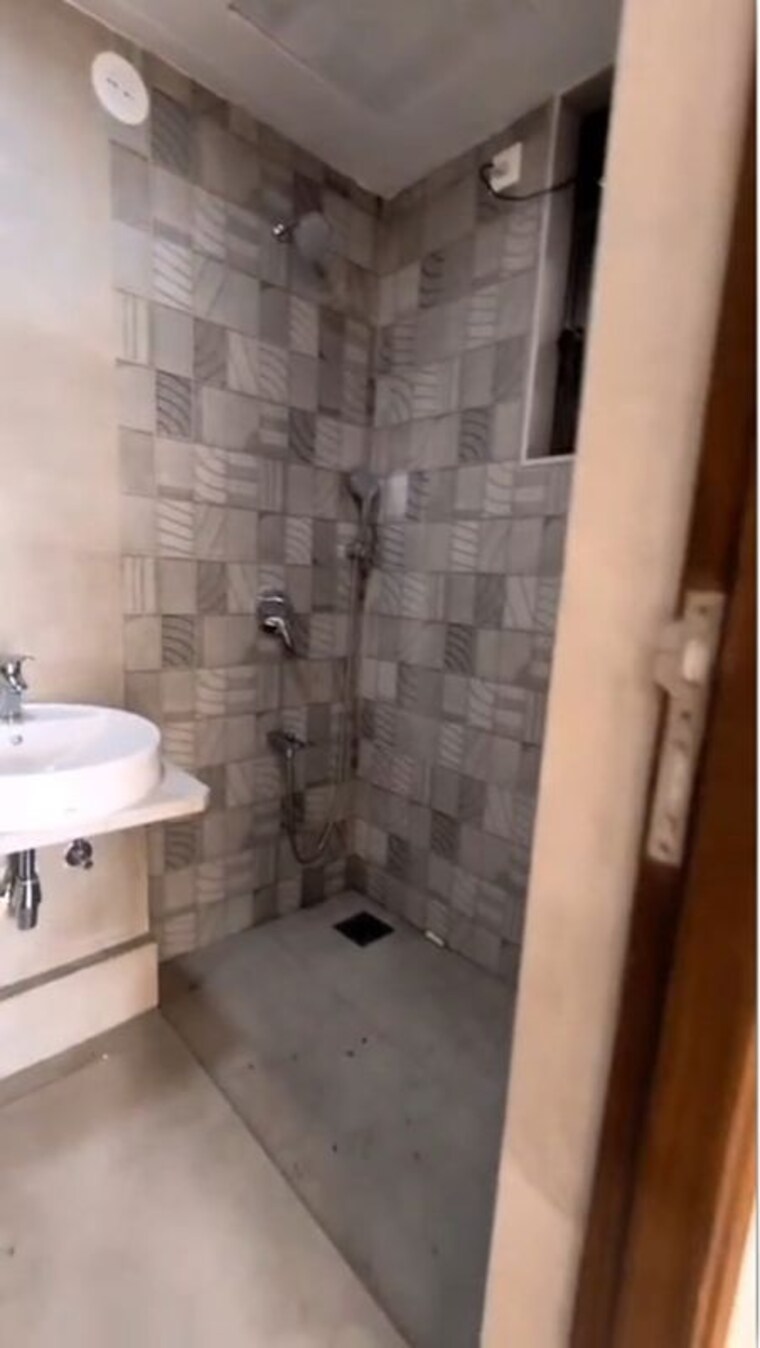 Bathroom, hubtown-seasons 3 Bedroom 1300 Sq.Ft. Apartment In Chembur Mumbai 9841557