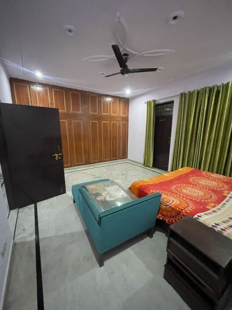 Bedroom, sector 21c 3 Bedroom 500 Sq.Yd. Independent House In Sector 21c Faridabad 9841586