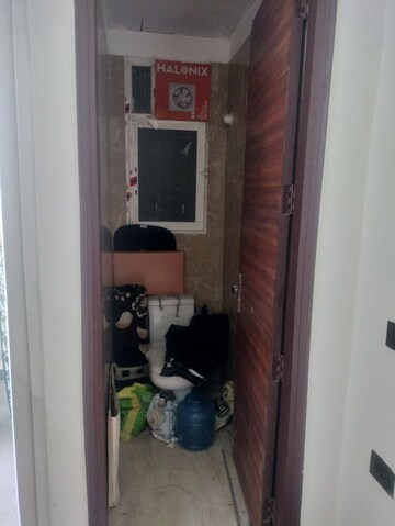 Furnished Amenities in 2.5 BHK Apartment at Amrapali Zodiac, Sector 120 – for Rent