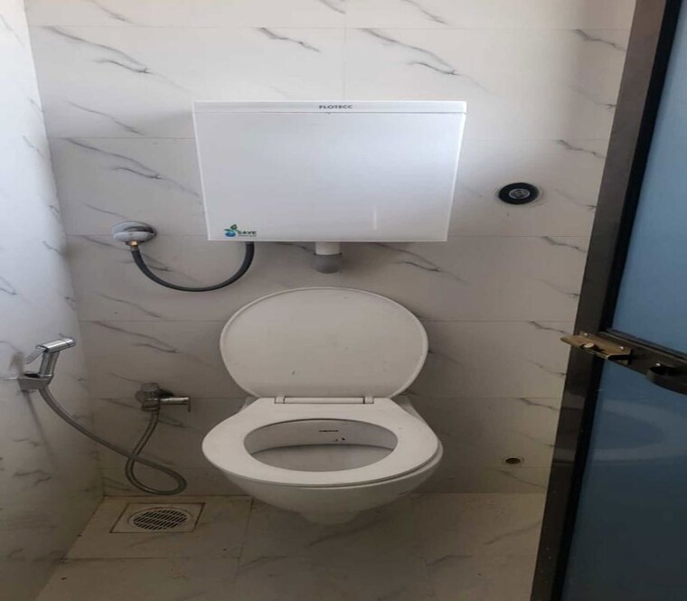 Bathroom, dadar east Commercial Office Space 400 Sq.Ft. In Dadar East Mumbai 9841587