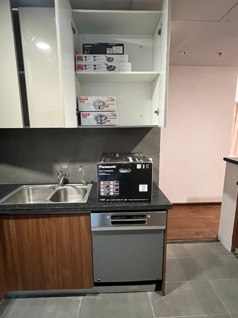 Kitchen, krisumi-waterfall-residences 3 Bedroom 2503 Sq.Ft. Apartment In Sector 36a Gurgaon 9841609