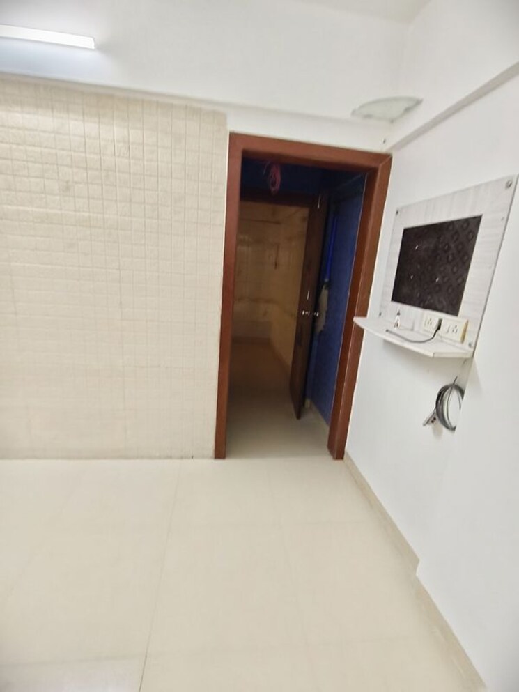 Room, riddhi-garden 1 RK 350 Sq.Ft. Apartment In Malad East Mumbai 9841637