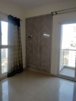 Room in 3 BHK Apartment at Amrapali Zodiac, Sector 120 – for Rent