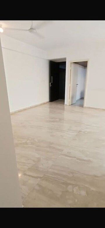 Room in 3 BHK Apartment at Hiranandani Canary, Ghodbunder Road – for Rent