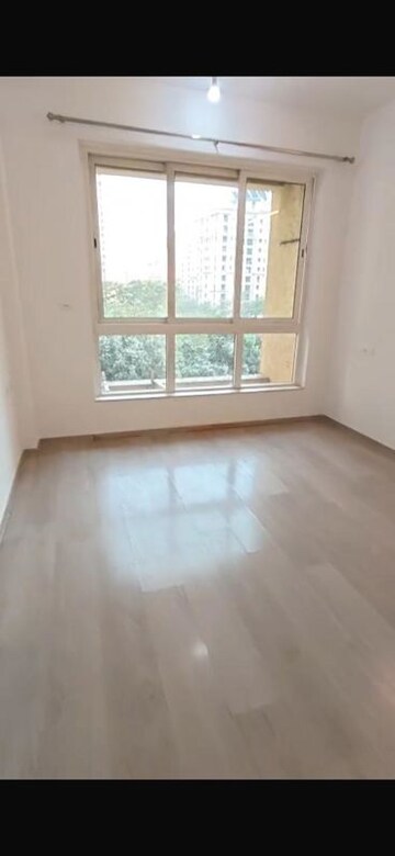 Room in 3 BHK Apartment at Hiranandani Canary, Ghodbunder Road – for Rent