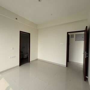 Room in 2 BHK Apartment at Dynamix Divum, Riddhi Gardens – for Rent