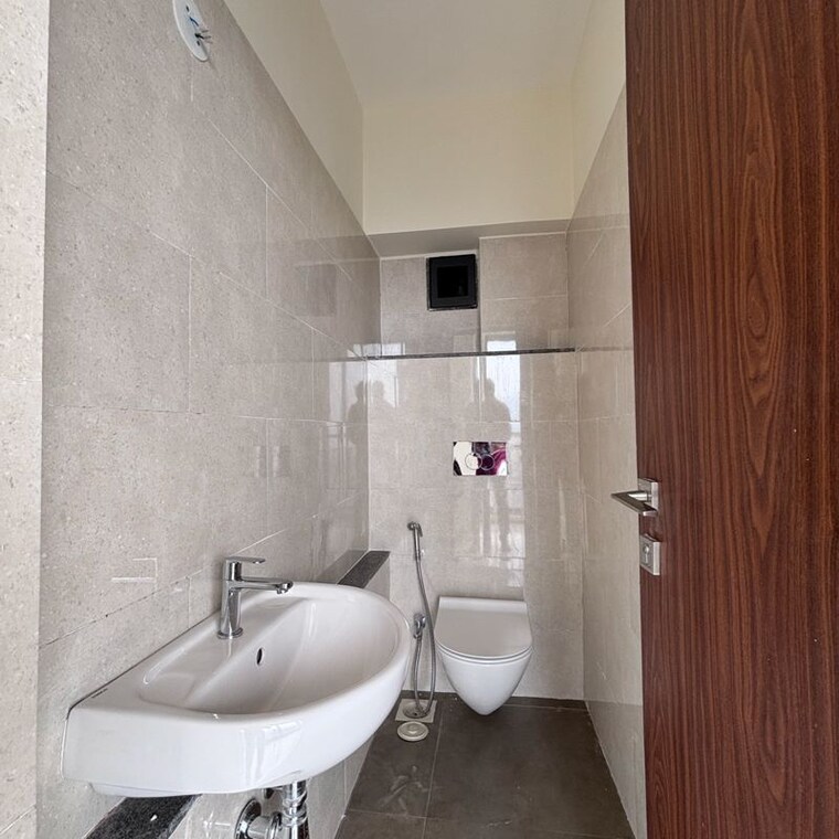 Bathroom, dynamix-divum 2 Bedroom 757 Sq.Ft. Apartment In Riddhi Gardens Mumbai 9841771