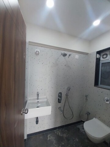 Bathroom in 1.5 BHK Apartment at Andheri East – for Sale