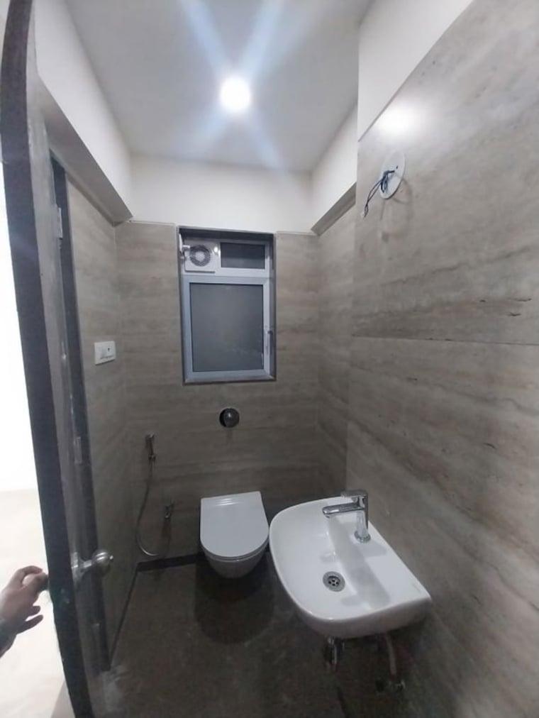 Bathroom, andheri east 1.5 Bedroom 543 Sq.Ft. Apartment In Andheri East Mumbai 9842005