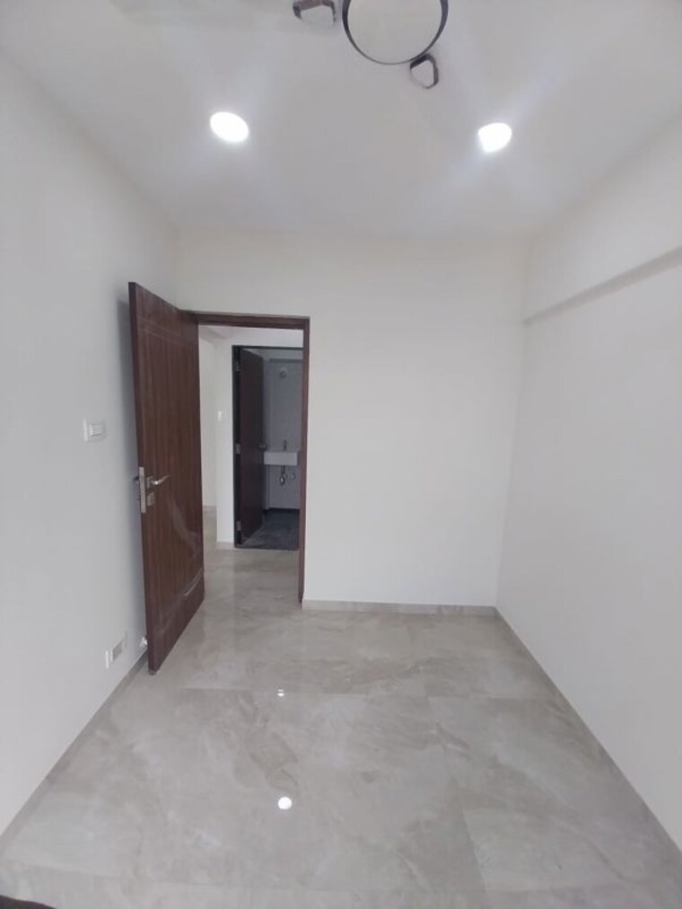 Room, andheri east 1.5 Bedroom 543 Sq.Ft. Apartment In Andheri East Mumbai 9842005