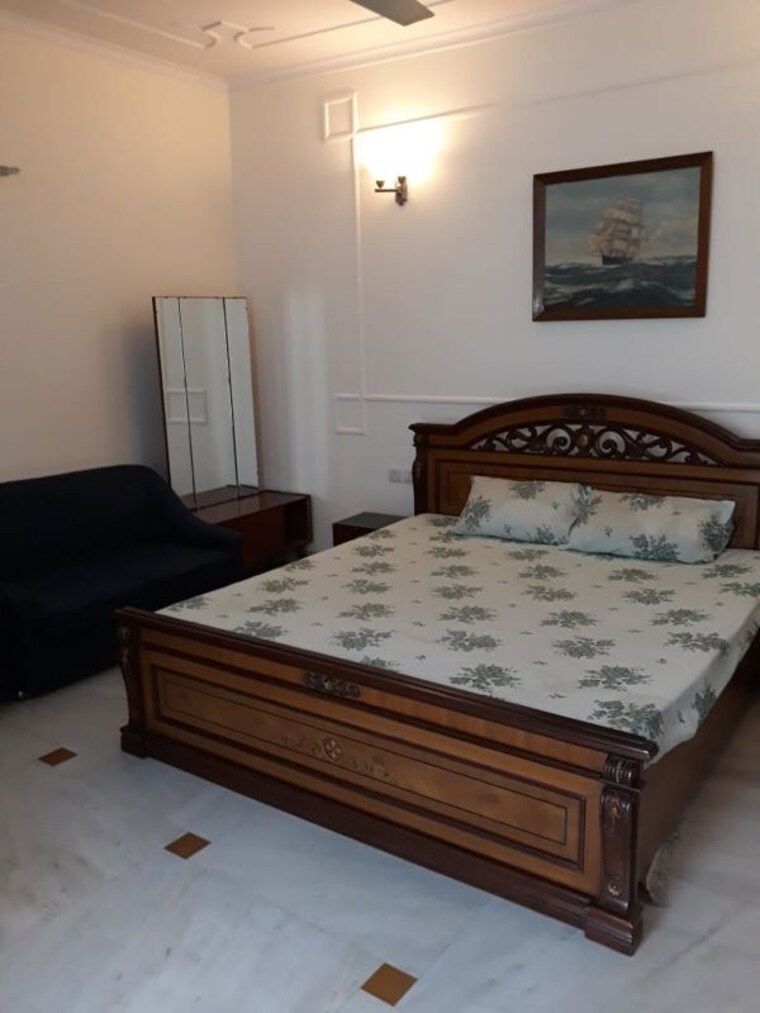 Bedroom, east of kailash 1 RK 1000 Sq.Ft. Builder Floor In East Of Kailash Delhi 9842151