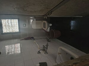 Master Bedroom in 2 BHK Independent House at Kurla East – for Rent