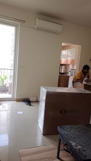 Furnished Amenities in 3 BHK Apartment at Emaar Emerald Estate, Sector 65 – for Rent