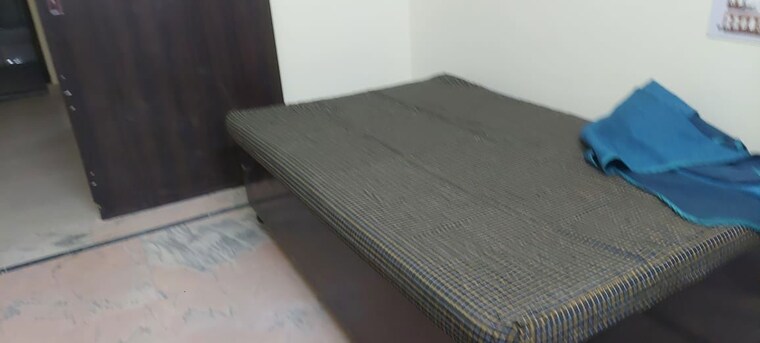 Bedroom, rwa-residential-society 3 Bedroom 204 Sq.Ft. Builder Floor In Sector 40 Gurgaon 9842010