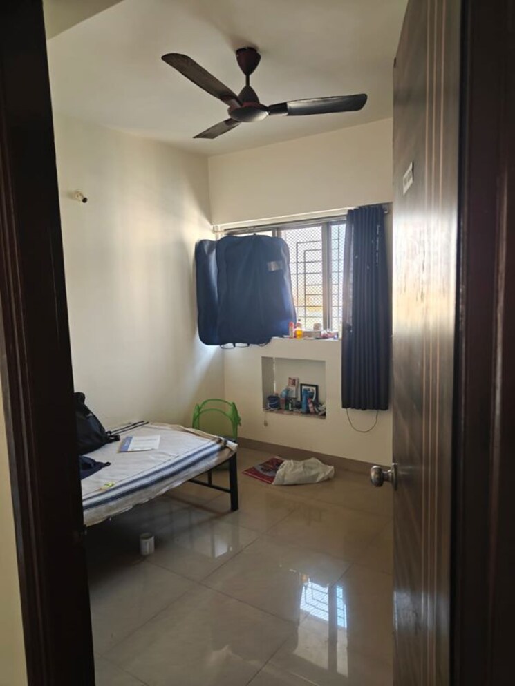 Bedroom, akanksha-rainart 2 Bedroom 700 Sq.Ft. Apartment In Vartak Nagar Thane 9842097