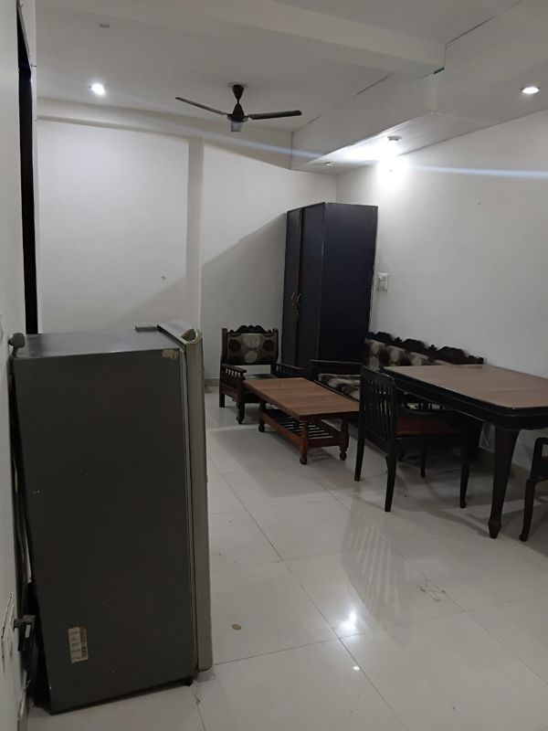 1 BHK 700 Sq.Ft. Builder Floor in Saurabh Niwas