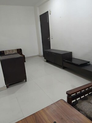 Furnished Amenities in 1 BHK Builder Floor at Saurabh Niwas, Sector 40 – for Rent