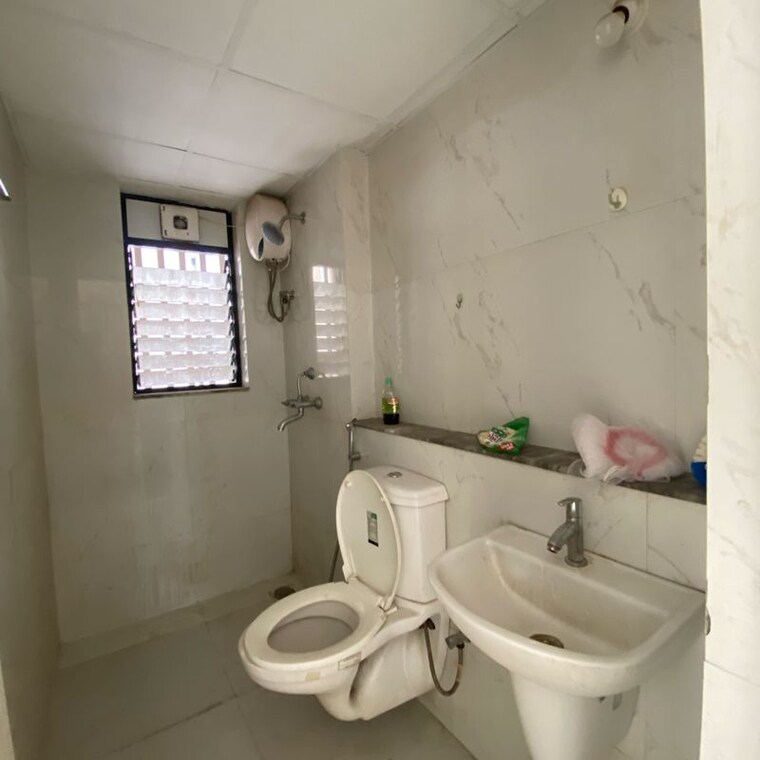 Bathroom, runwal-gardens-phase-i 3 Bedroom 908 Sq.Ft. Apartment In Bhadra Nagar Thane 9842655